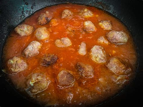 Spanish Meatballs in Vegetable Sauce: Authentic Albóndigas a la ...