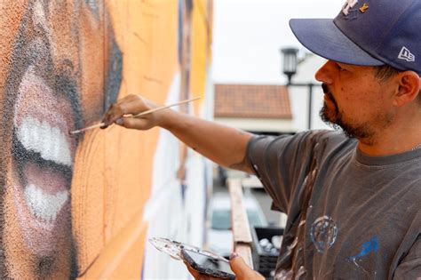 'A twist on it': New mural puts Kobe Bryant in Dodger gear - Los ...