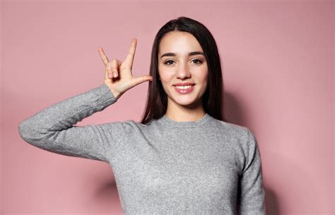 20 sign language words you need to know