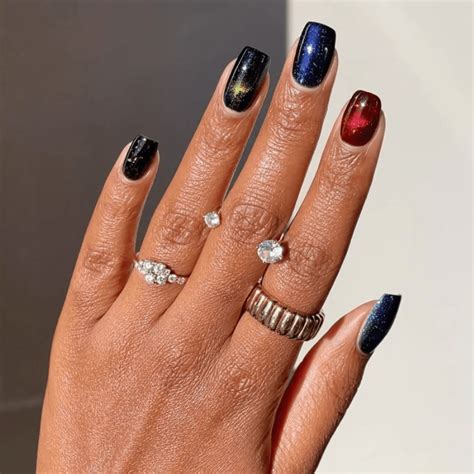 30 Dark, Short Manicure Ideas for Any Season