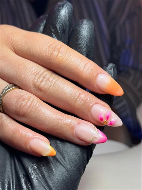 14 Summer Almond Nail Ideas for a Gorgeous Manicure in 2026 ...