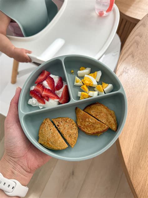 Peanut Butter Yogurt Pancakes - Winnie Kison