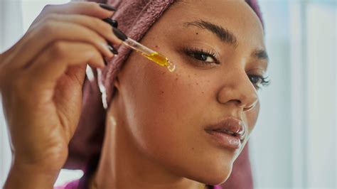 What’s azelaic acid? Learn about the sensitive skin’s hero and skincare multitasker