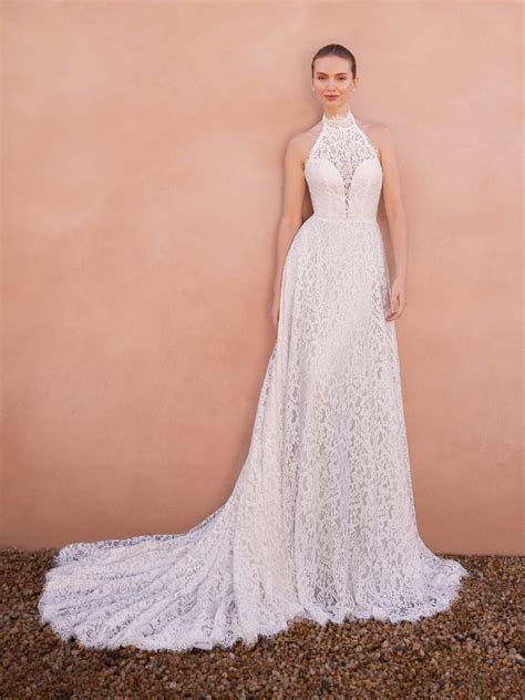 ERDITH | A-line wedding dress with halter neck in lace | Pronovias