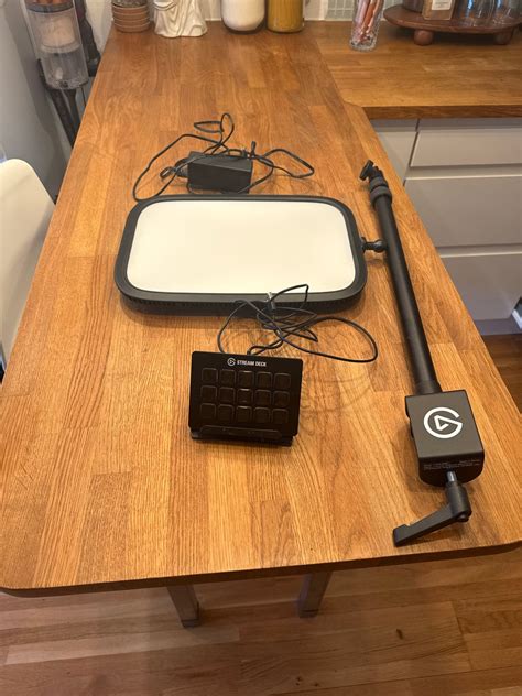 Elgato Stream Deck og Key Light | FINN-torget