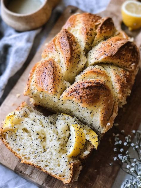 Ultimate Lemon Poppy Seed Pull-Apart Bread: Deliciously Easy