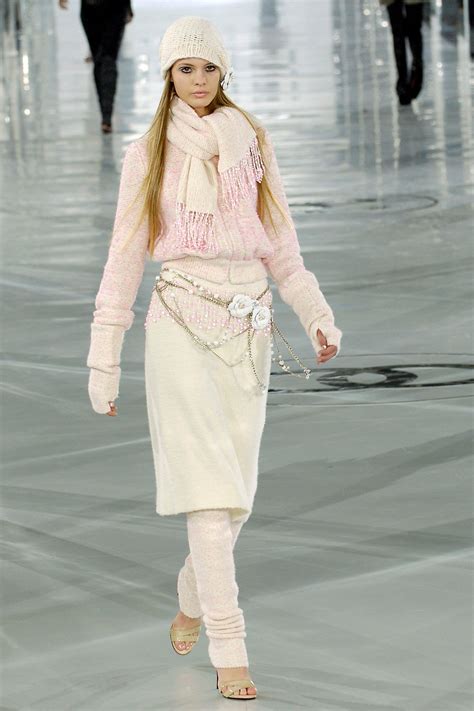 Chanel Fall 2005 Ready-to-Wear https://www.vogue.com/fashion-shows/fall ...