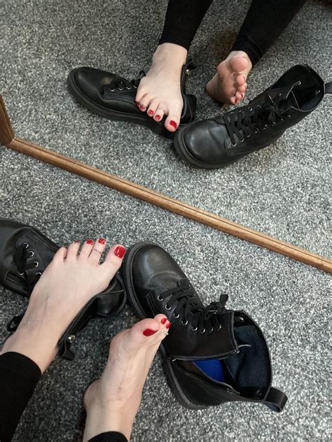 16 best u/skeletoeflex images on Pholder | Foot Slave, Feet Lovers ...