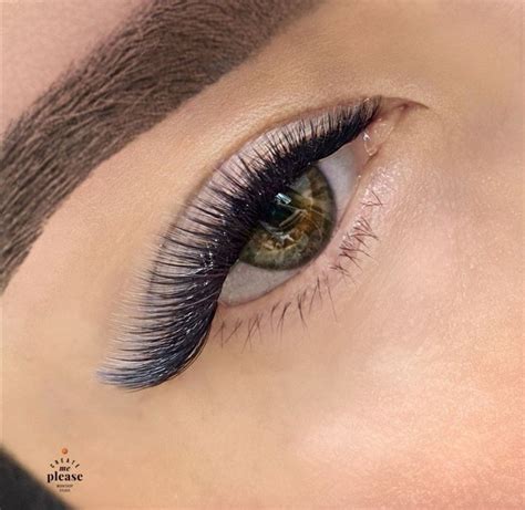 Cat eye lash extensions | Eyelash extensions, Cat eye lash, Eyelashes