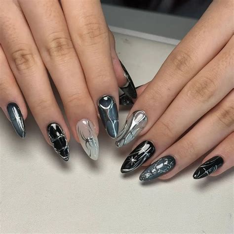 30 Best Black & Silver Nail Design Ideas You Should Check