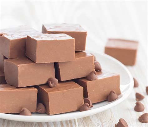 2 Ingredient Fudge (No Milk or Butter) - Kirbie's Cravings