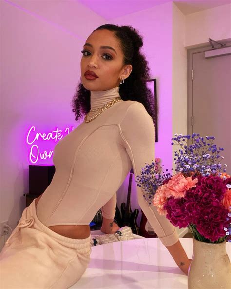 Samantha Logan - Bio, Age, Height, Wiki | Models Biography