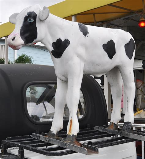 Cow Statues | RoadsideArchitecture.com