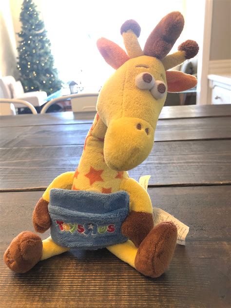 Geoffrey the giraffe plush toys r us gift card holder collectible toy ...