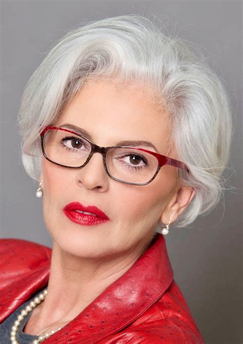 15 Flattering Short Hairstyles For Women Over 60 With Glasses - QASXW