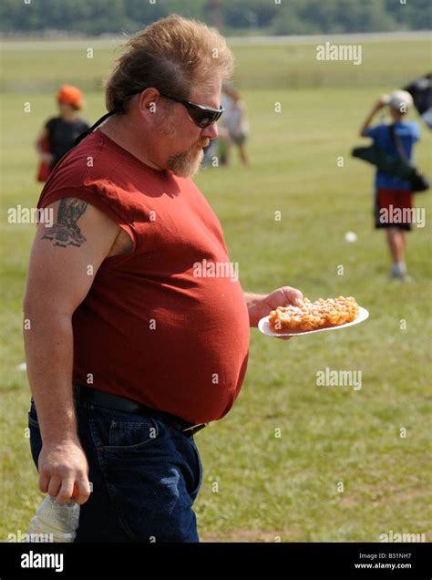 Beer belly man hi-res stock photography and images - Alamy