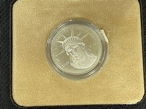 Lot - 1986 STERLING SILVER STATUE OF LIBERTY COIN