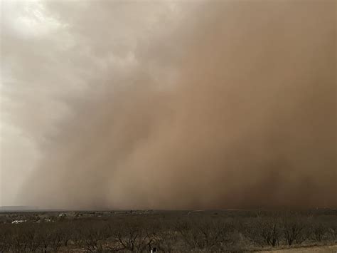 Intense winds, suffocating blowing dust and severe thunderstorms (26 ...