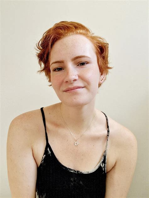 Bangs or no bangs which looks better? : r/shorthairedhotties