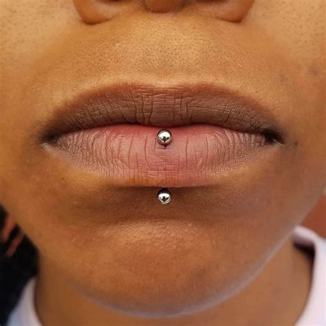 vertical labret - Szukaj w Google | Lip piercing jewelry, Lip piercing ...