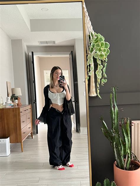 Busty Selfies : r/NatalieRoush