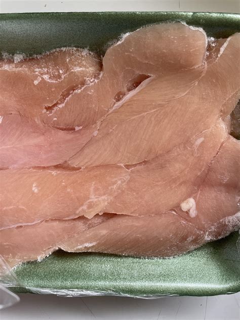 Is this woody breast or no? The lines in the meat? 🤨🤨🤨 : r/foodsafety