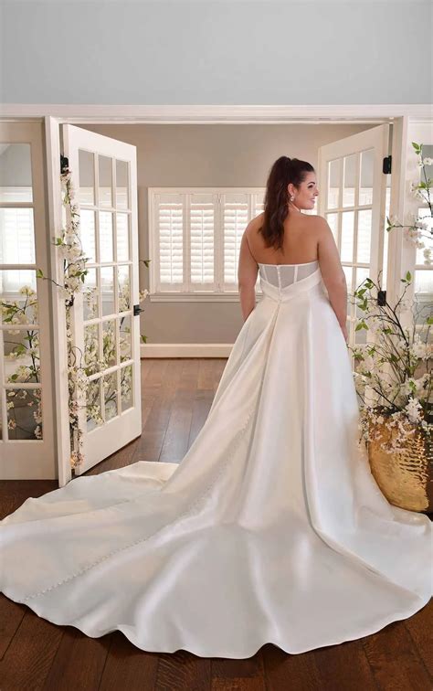Simple Plus-Size Sweetheart Wedding Dress with Pockets - Essense of Australia Wedding Dresses