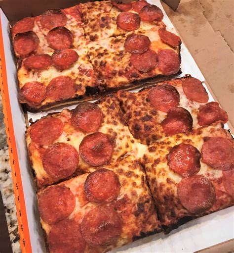 Pizza Quixote: Review: Little Caesars Detroit Style Pizza