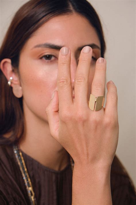 Slot Ring In 18k Yellow Gold | Designer Jewelry Colombia - Mariana Shuk