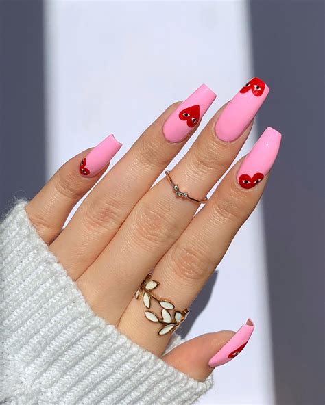 14 Cute Valentine’s Day Nail Ideas To Try in 2024! 💅