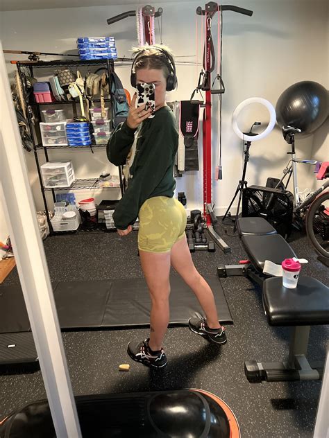 TW Pornstars - Riley Roscato. Twitter. i need more gymshark bottoms 💪🏼. 12:35 PM - 4 Oct 2022