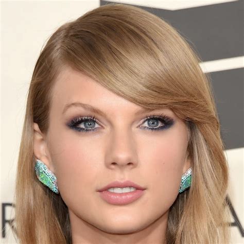 What Color Is Taylor Swift's Eyes - Ratan Andreasen