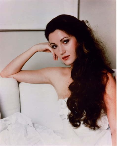 30 Photos of Jane Seymour When She Was Young