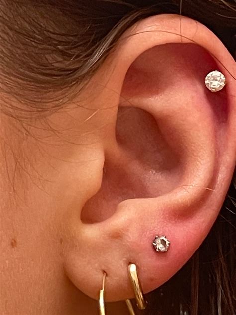 Do I need to go get my third lobe piercing jewelry replaced? : r/piercing