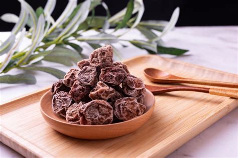 Trying classic Chinese candies: a nostalgic sweet tooth - SHINE News