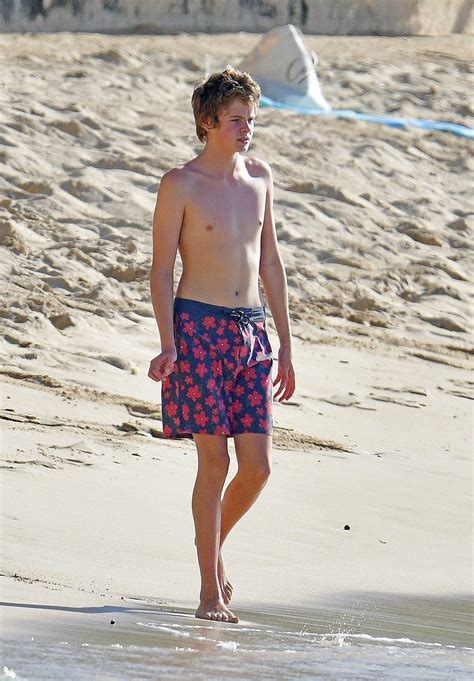 Gwyneth Paltrow enjoys beach day with Apple, Blythe Danner