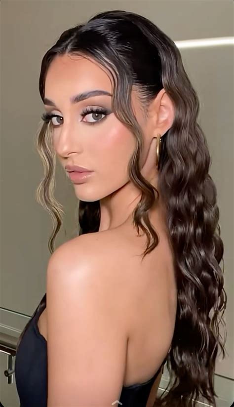 Pin by Gabriela Yoliany on hair in 2025 | Hollywood curls, Slicked back ...