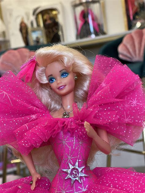 1990 Holiday Barbie is absolutely elite! : r/Barbie