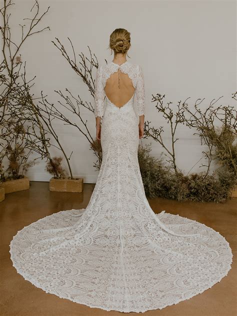Fitted Lace Wedding Dress