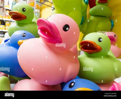 Pink rubber ducks hi-res stock photography and images - Alamy