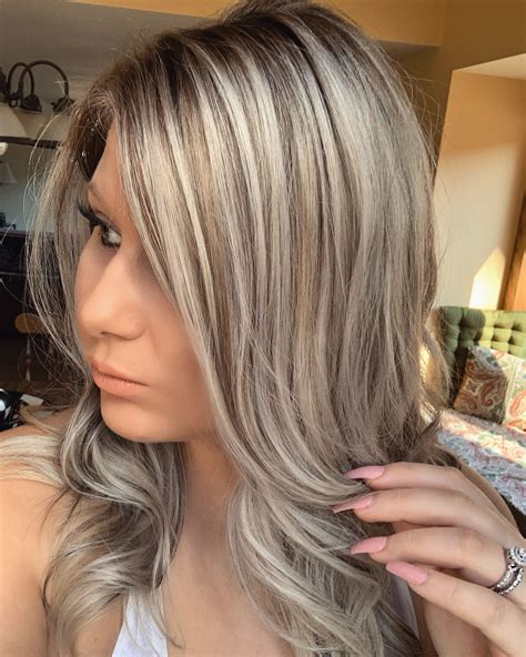 Shadow Root | Tan skin blonde hair, Blonde hair looks, Blonde hair ...
