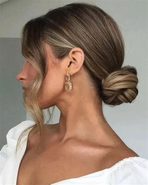 30 Low Bun Hairstyles For Every Occasion - Styleoholic