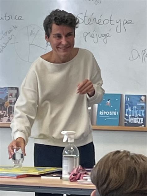 Deux classes de 5e rencontrent l’autrice Jessie Magana - Collège Thérèse Pierre de Fougères