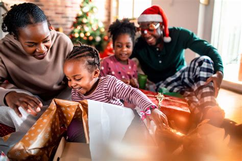 Download Black Family Christmas Pictures 2880 x 1920 | Wallpapers.com