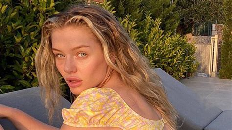 OnlyFans boxer Amber O'Donnell puts on very cheeky display baring her bum in bikini as fans say ...