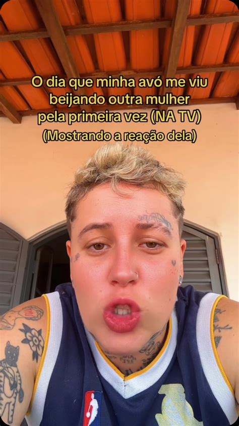 Karina Perez | Feliz natal 🎄🎁 #desfem #lesbica #humor | Instagram