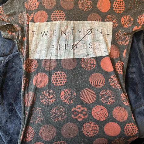 Twenty One Pilots Women's Black and Red T-shirt | Depop