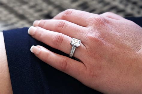 Round Brilliant Engagement Ring + Wedding Band Pairing | Jewelry World