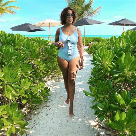 Gayle King Embraces Her Cellulite in Body Positive Unretouched Swimsuit ...