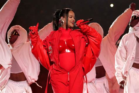 Rihanna's Super Bowl Halftime Show Dancers Weren't Aware of Pregnancy